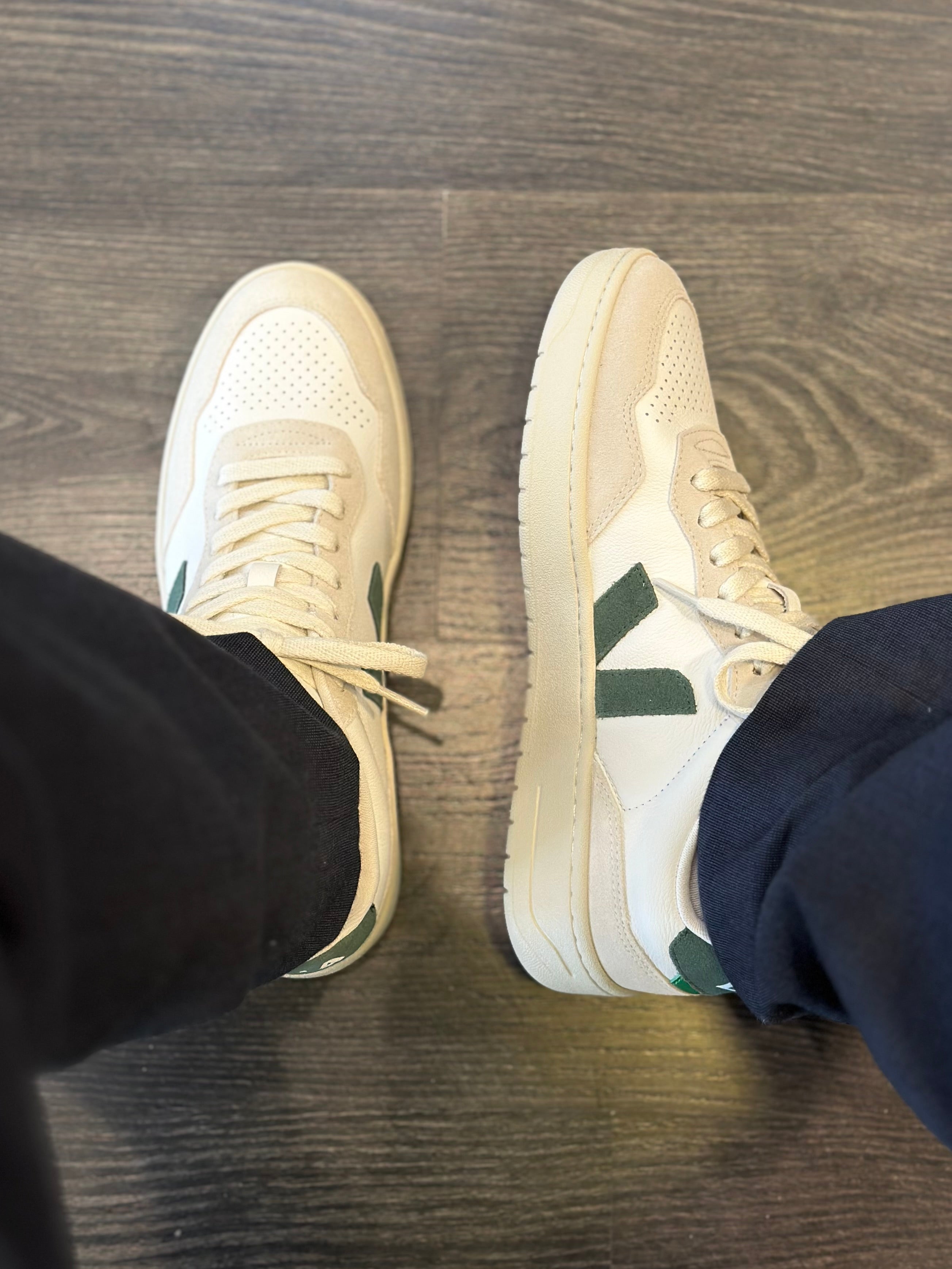 VEJA Sapatilhas V-90 couro branco chipre