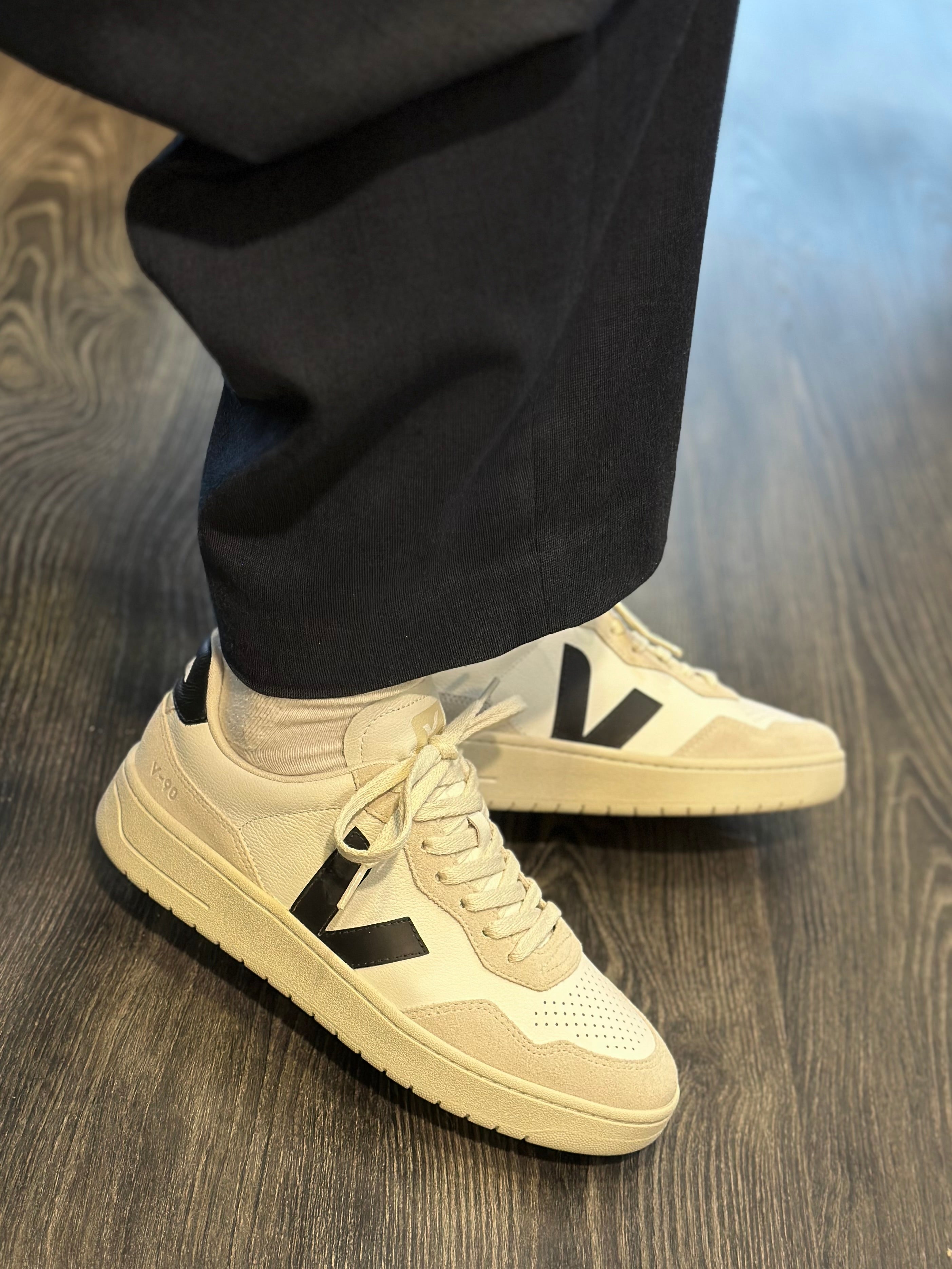 VEJA Sapatilhas V-90 couro braco preto