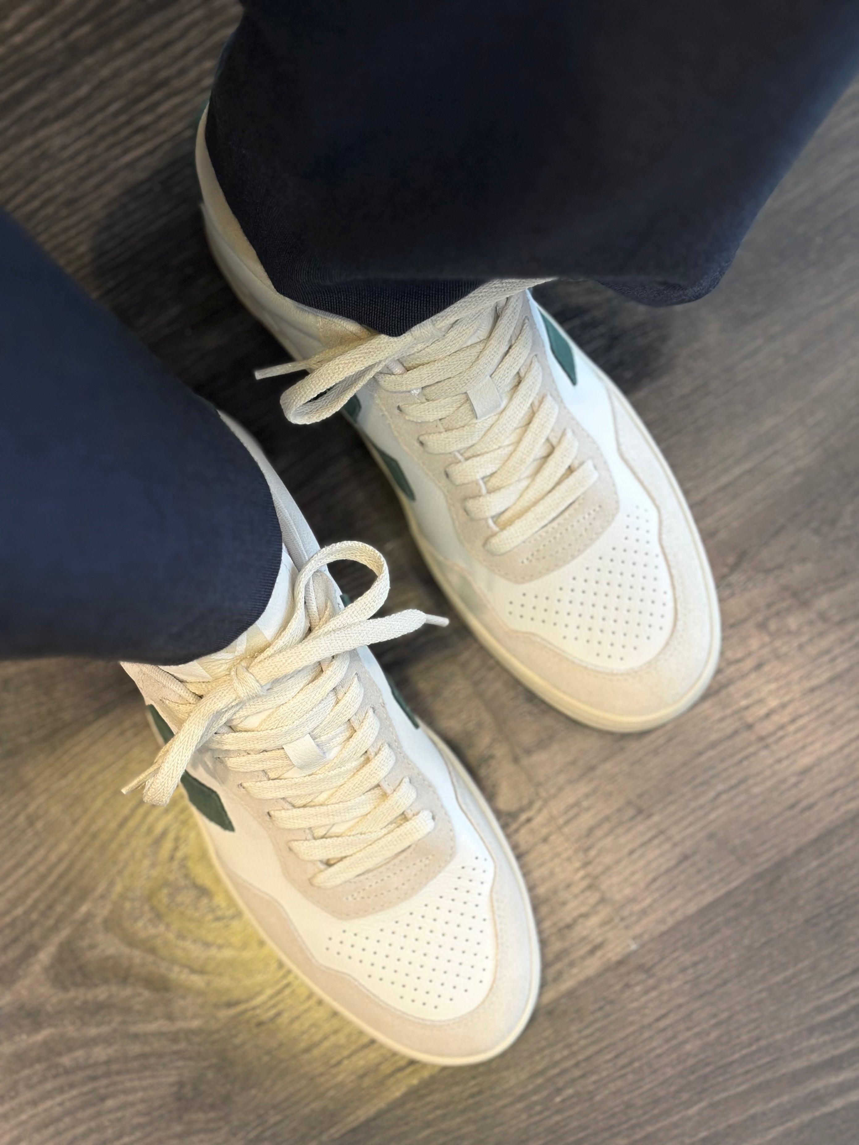 VEJA Sapatilhas V-90 couro branco chipre