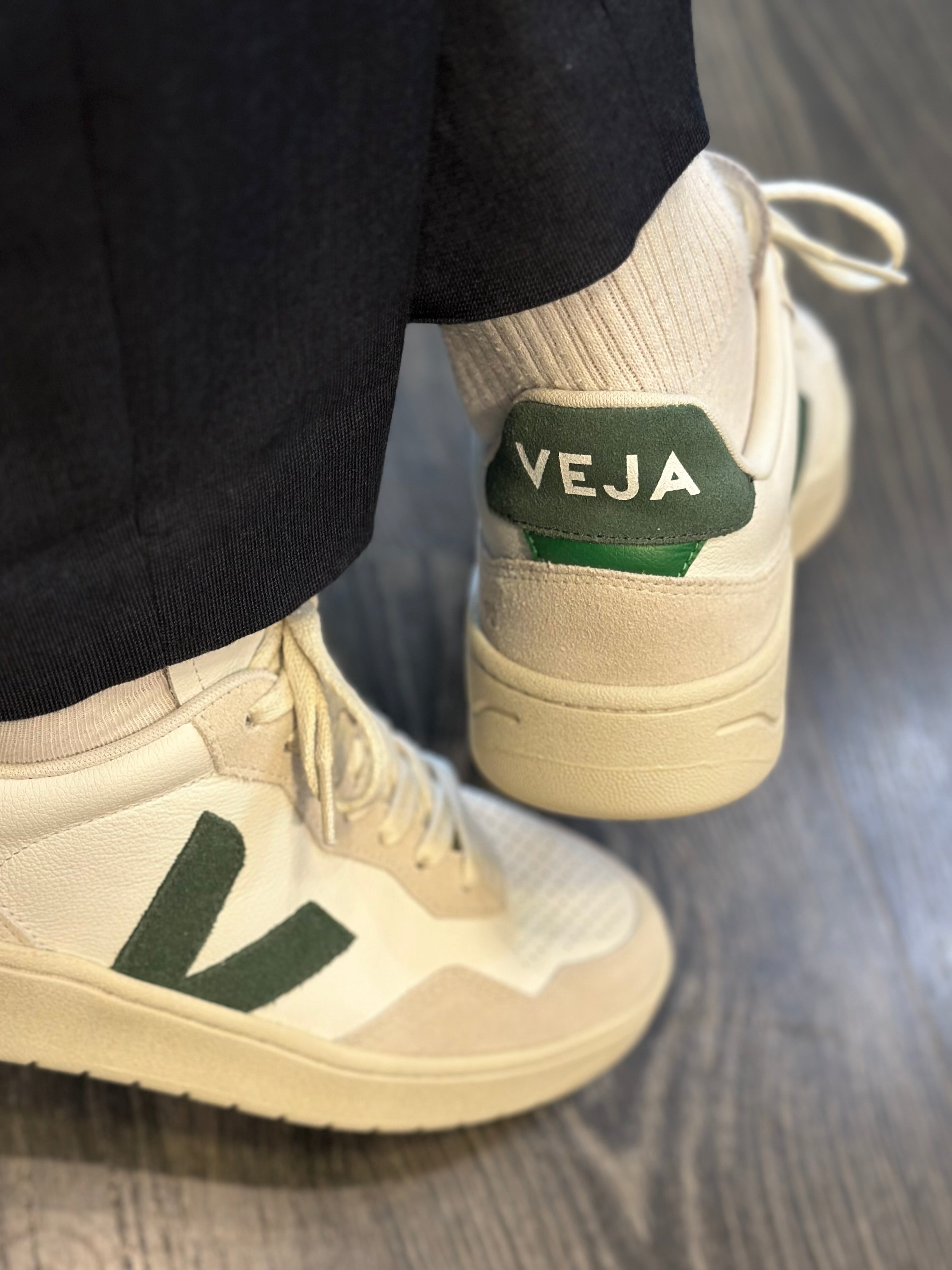 VEJA Sapatilhas V-90 couro branco chipre