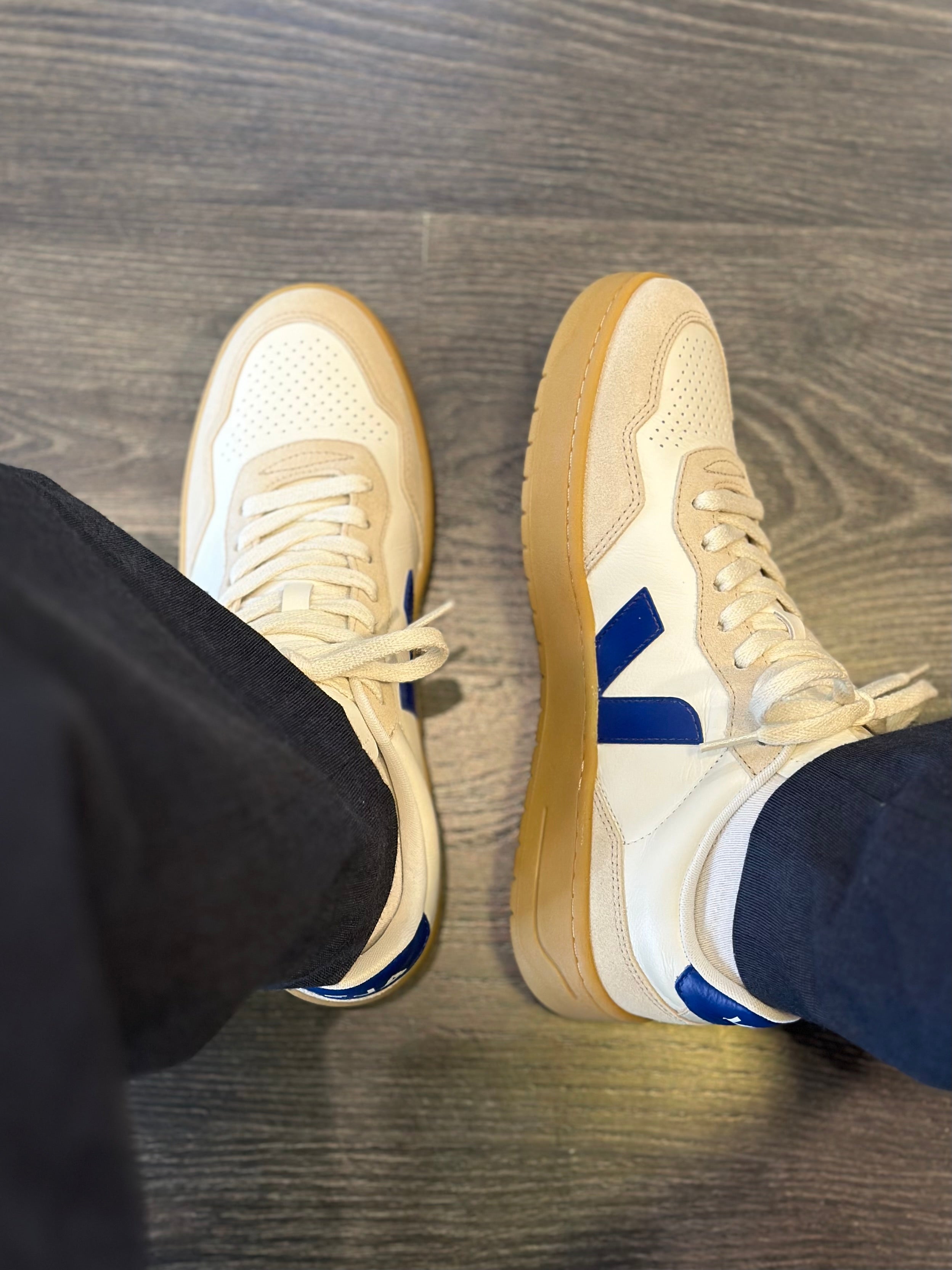 VEJA Sapatilhas V-90 couro puro amendoa natural