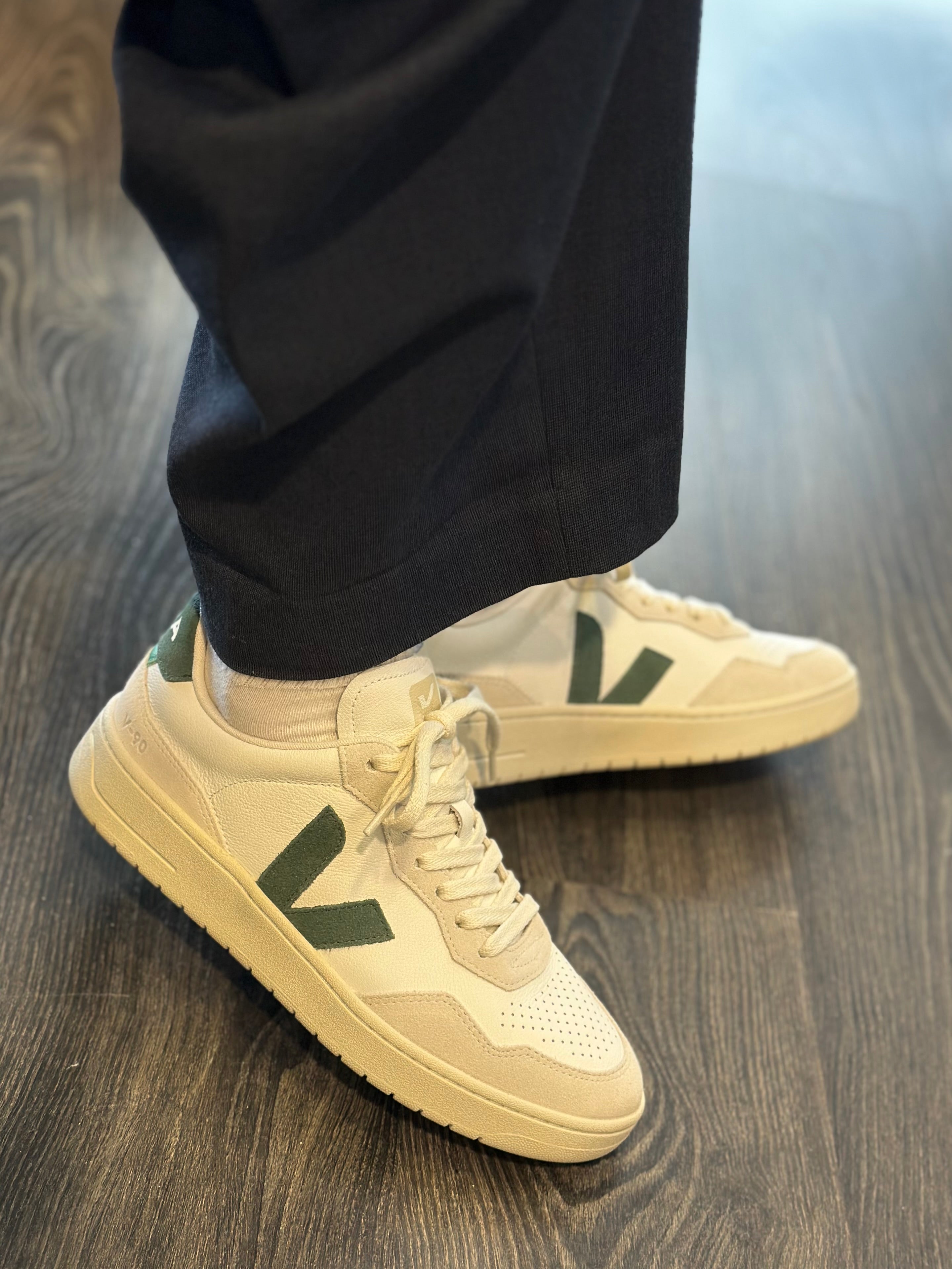 VEJA Sapatilhas V-90 couro branco chipre