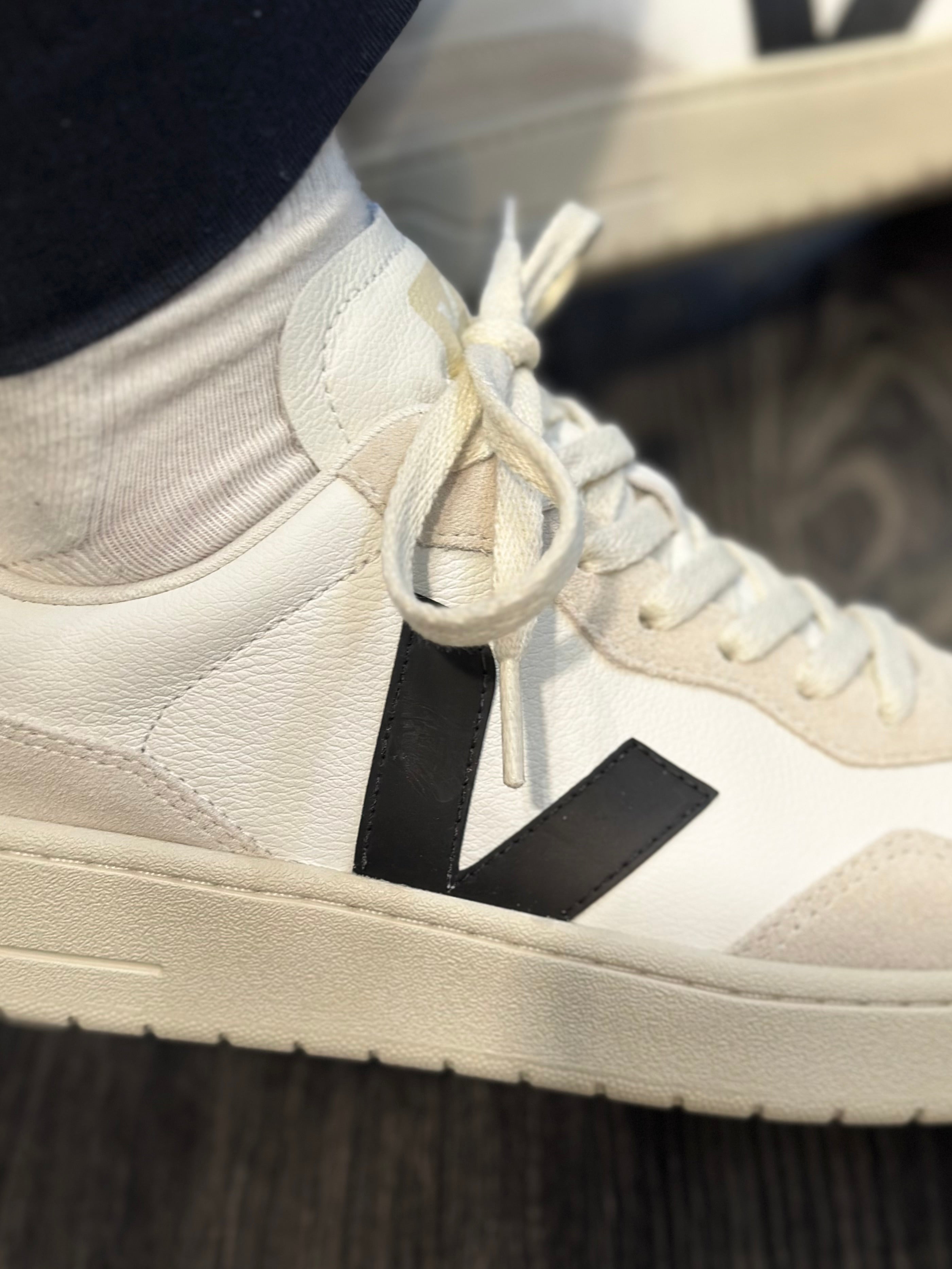 VEJA Sapatilhas V-90 couro braco preto