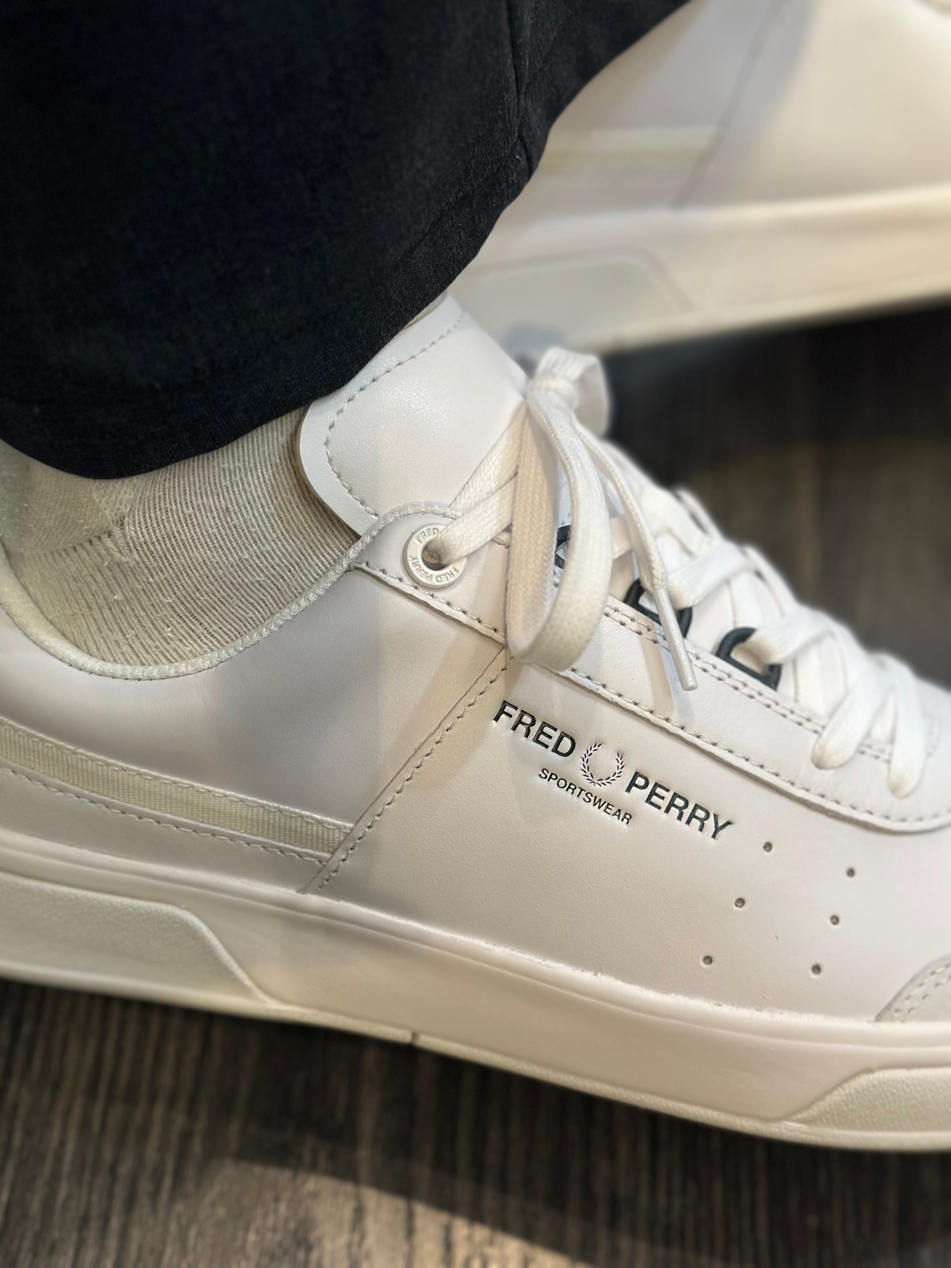 FRED PERRY B302 em pele