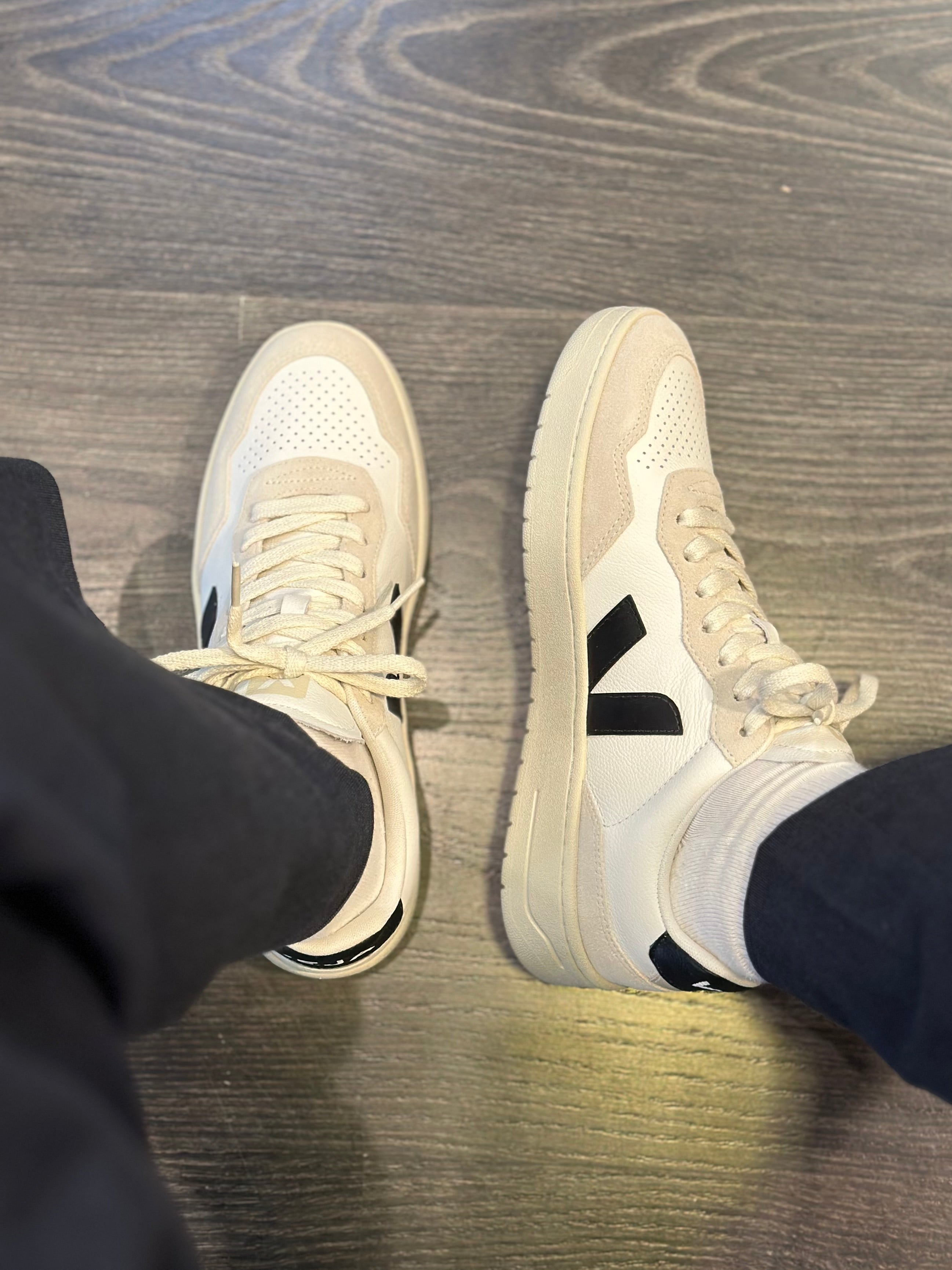 VEJA Sapatilhas V-90 couro braco preto