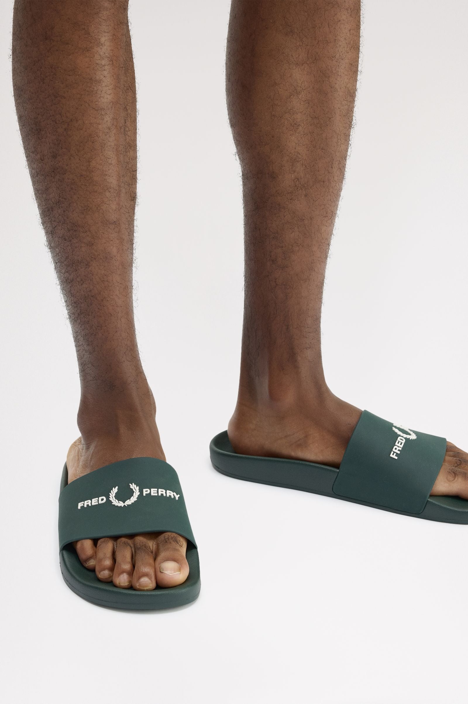 FRED PERRY Chinelos abertos com o símbolo da marca