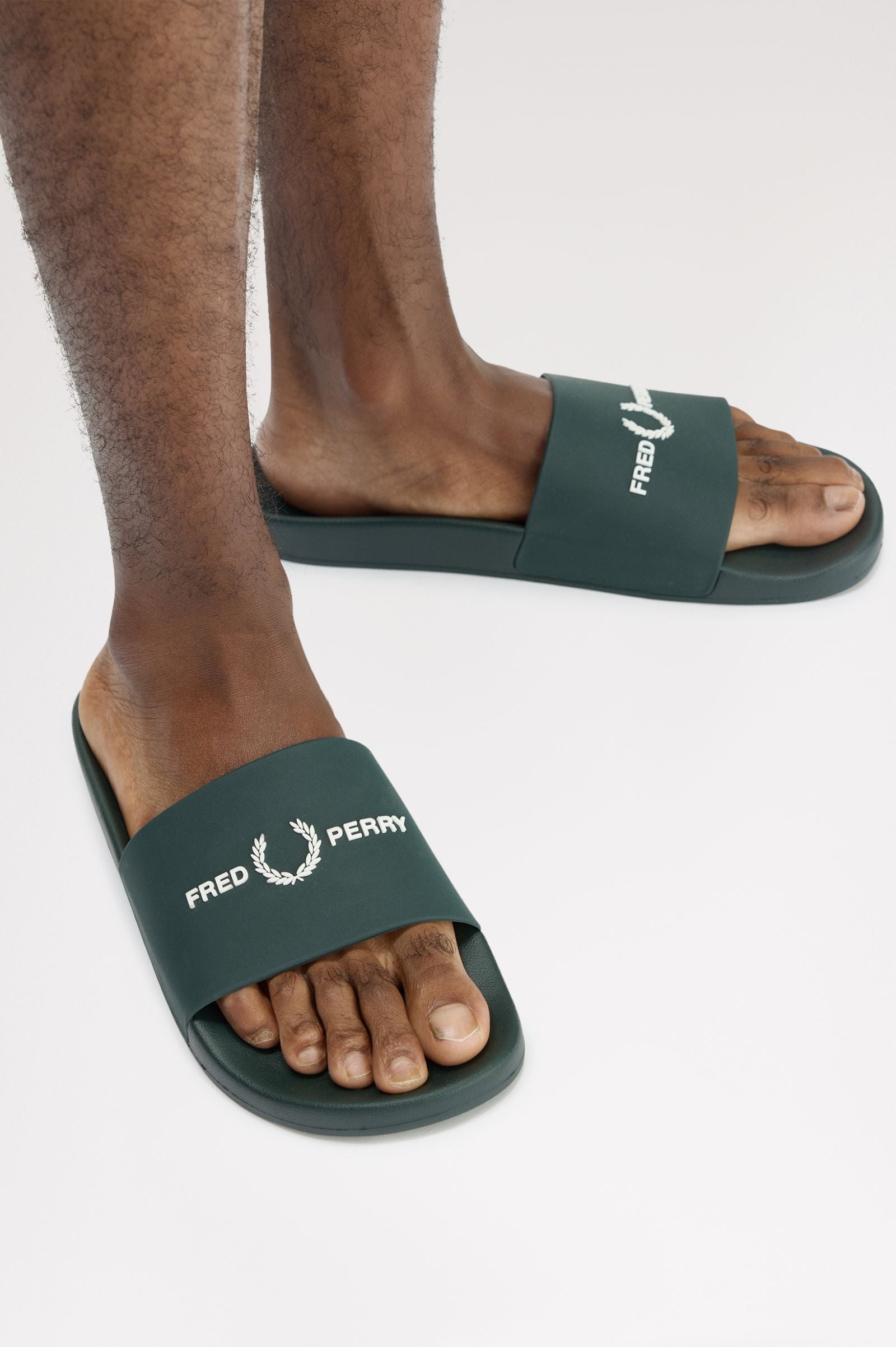 FRED PERRY Chinelos abertos com o símbolo da marca