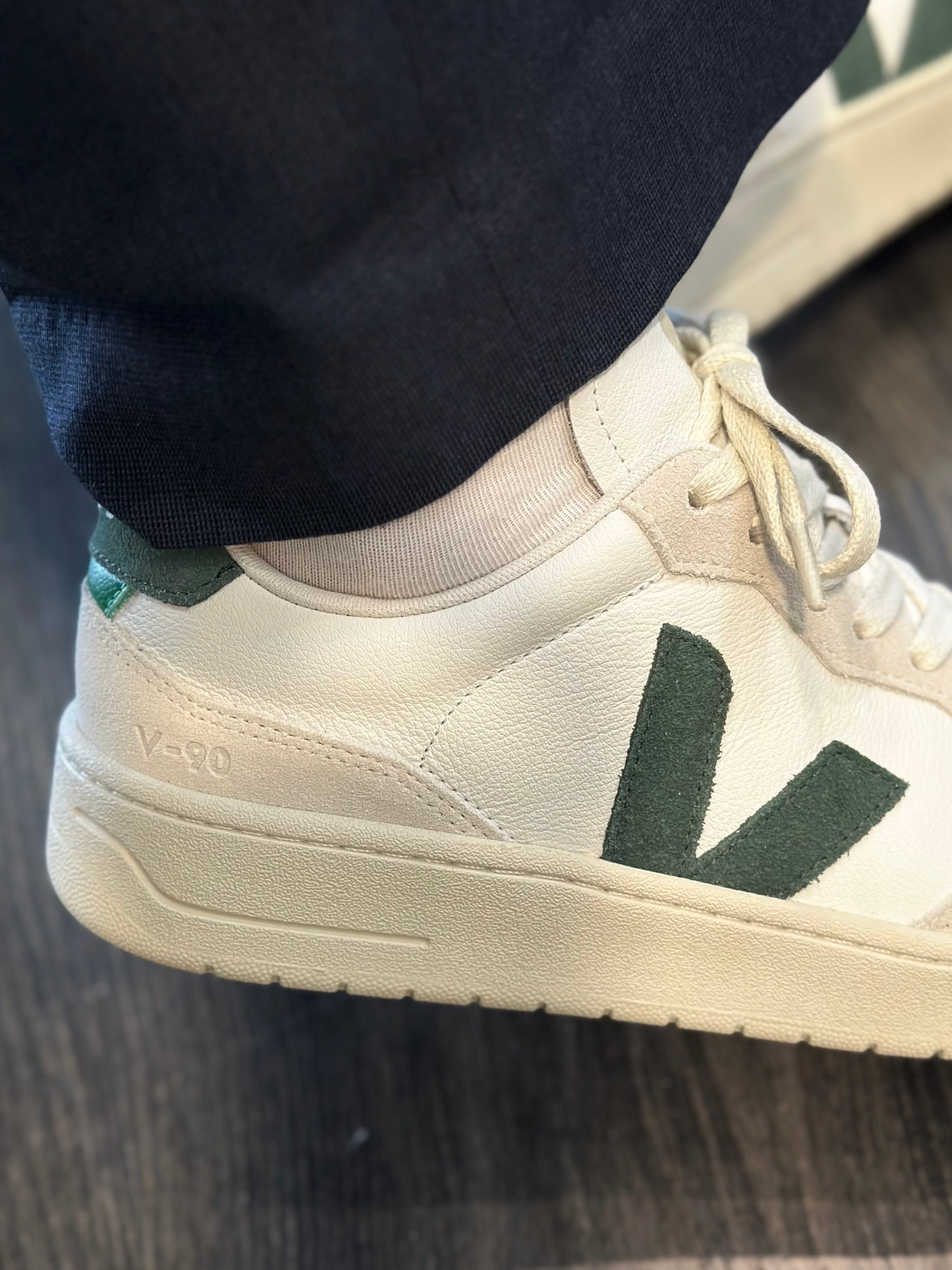 VEJA Sapatilhas V-90 couro branco chipre