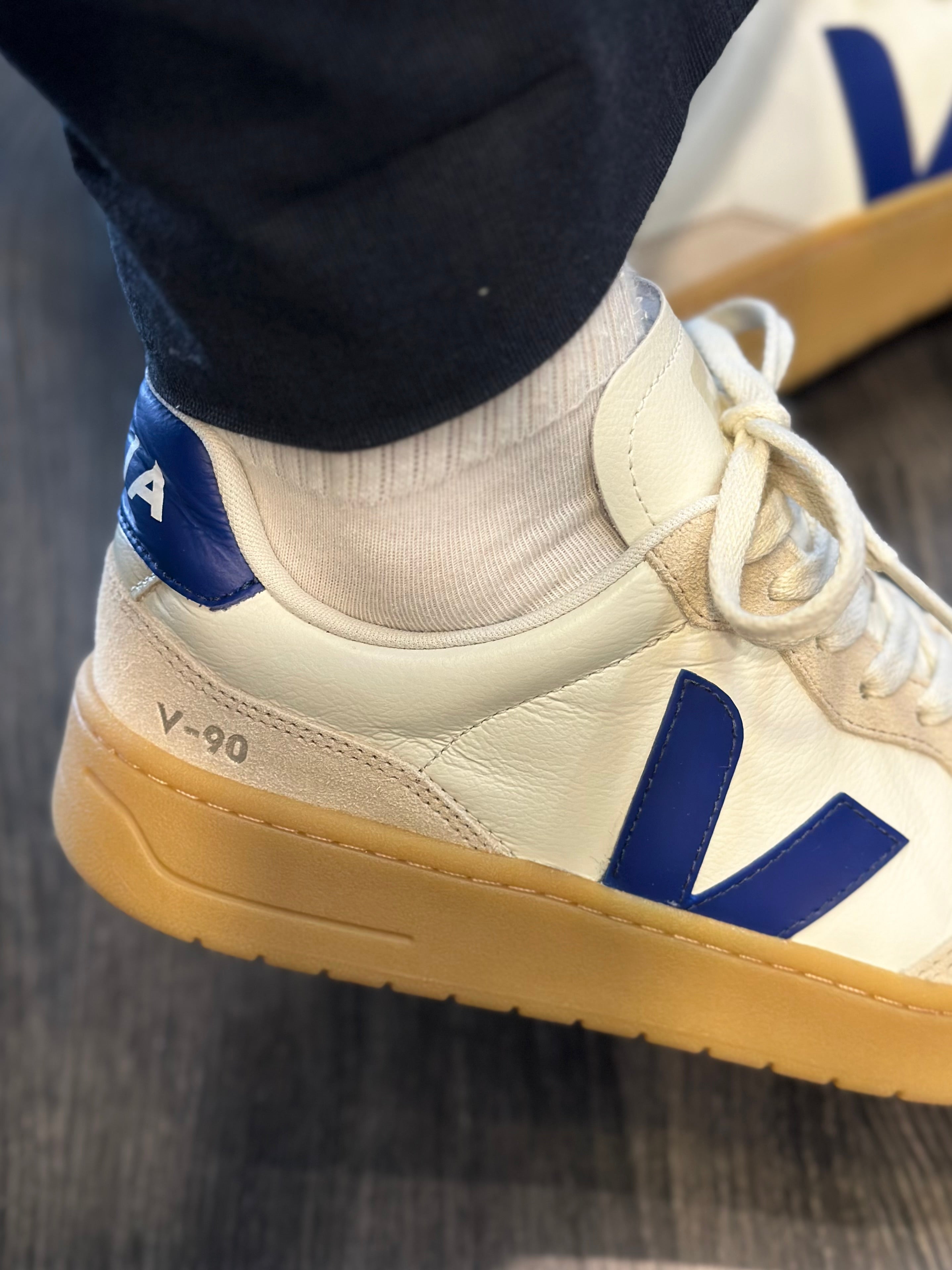 VEJA Sapatilhas V-90 couro puro amendoa natural