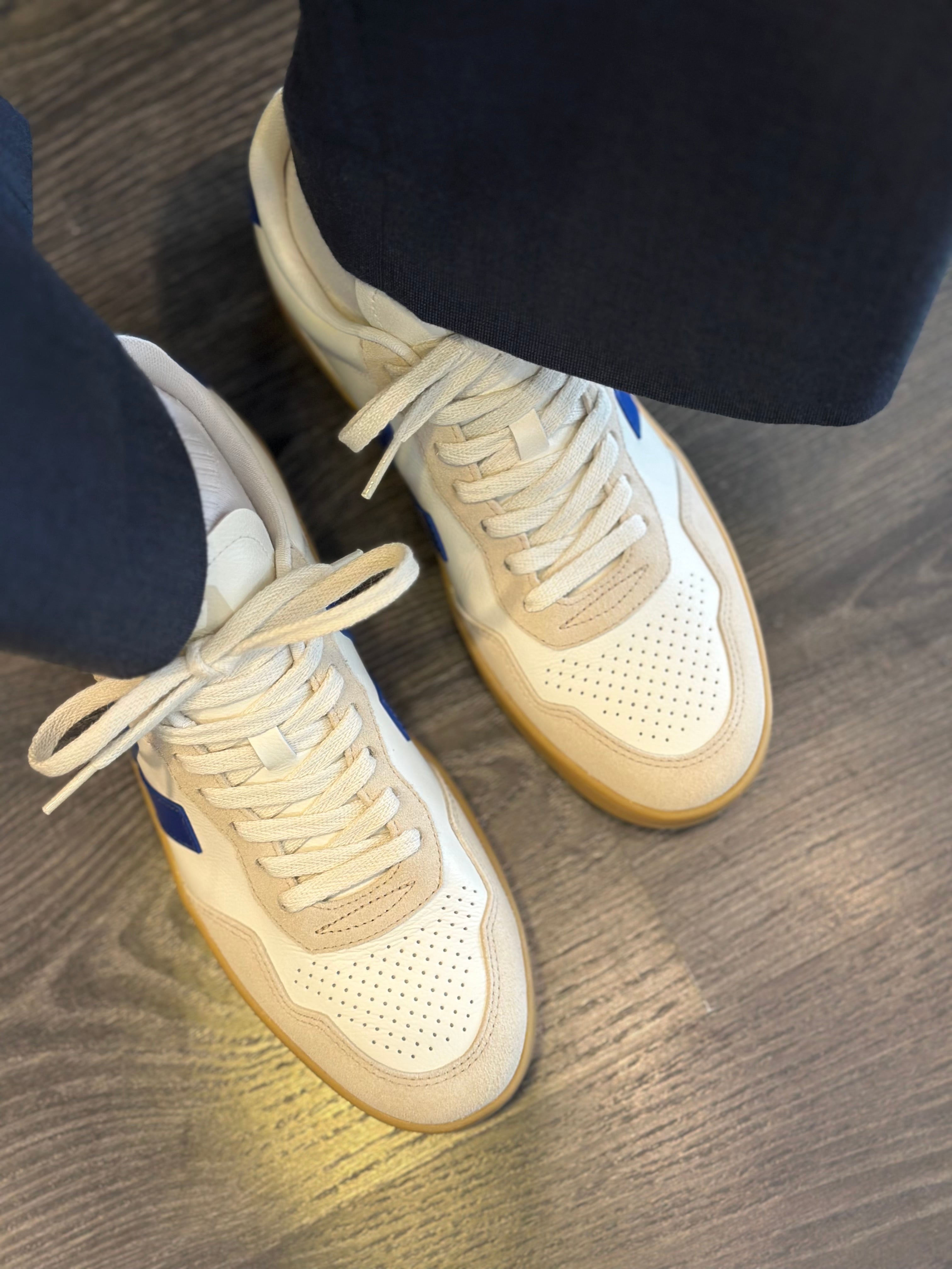 VEJA Sapatilhas V-90 couro puro amendoa natural