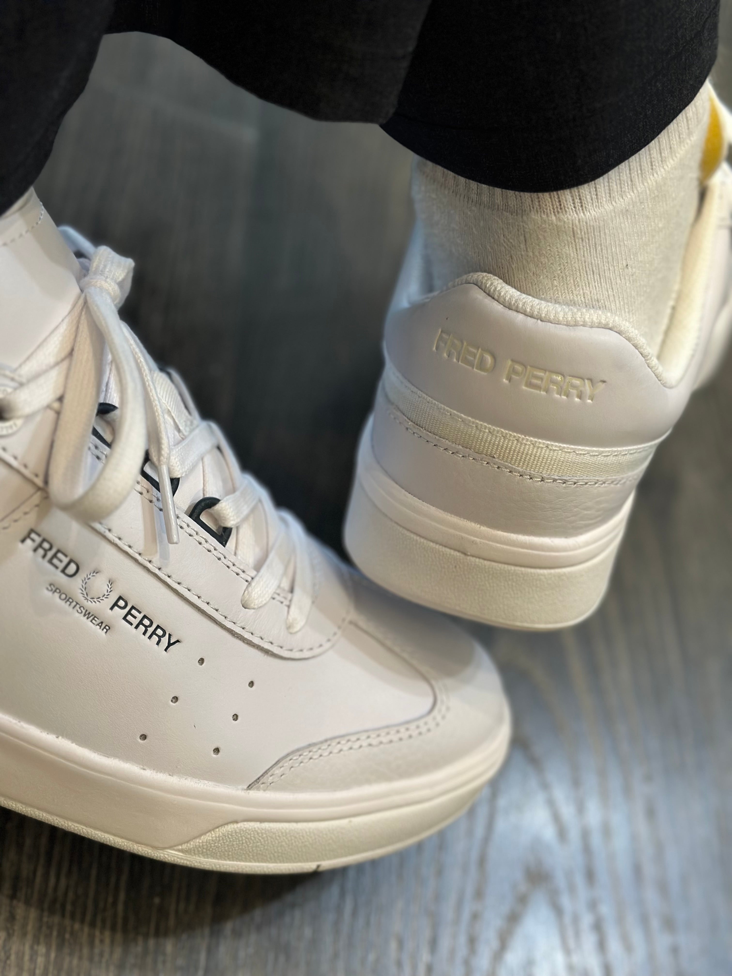 FRED PERRY B302 em pele