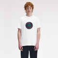 FRED PERRY T-shirt gráfica com emblema de ténis - CARISMAstore