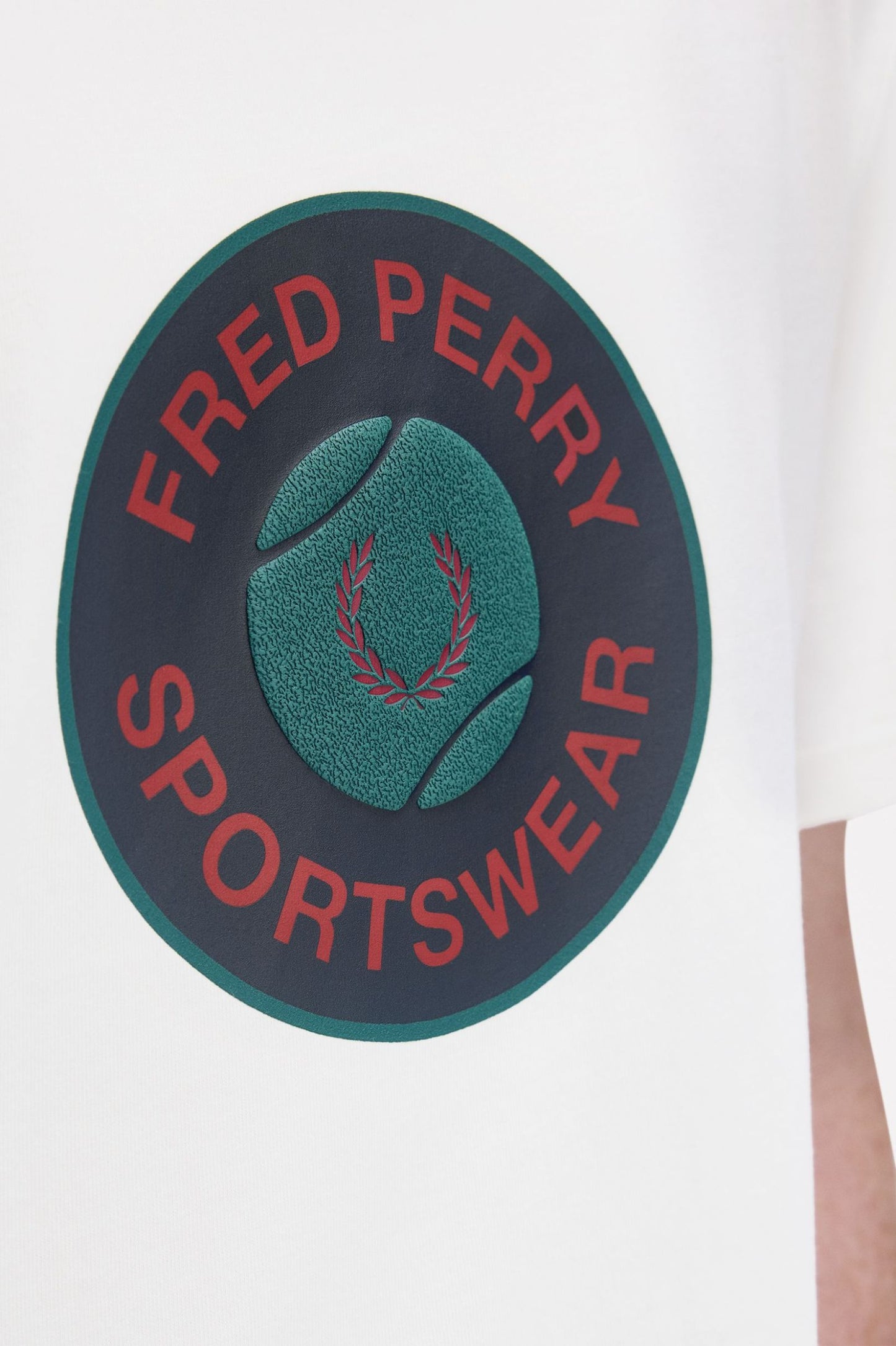 FRED PERRY T-shirt gráfica com emblema de ténis