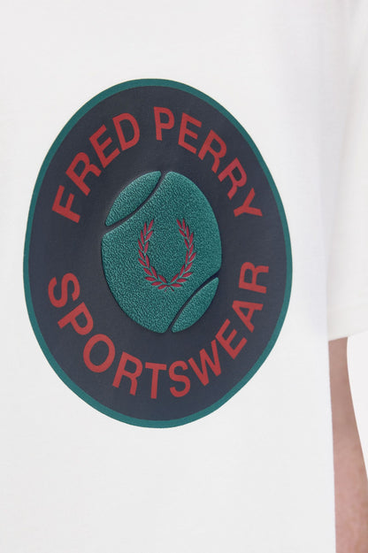 FRED PERRY T-shirt gráfica com emblema de ténis
