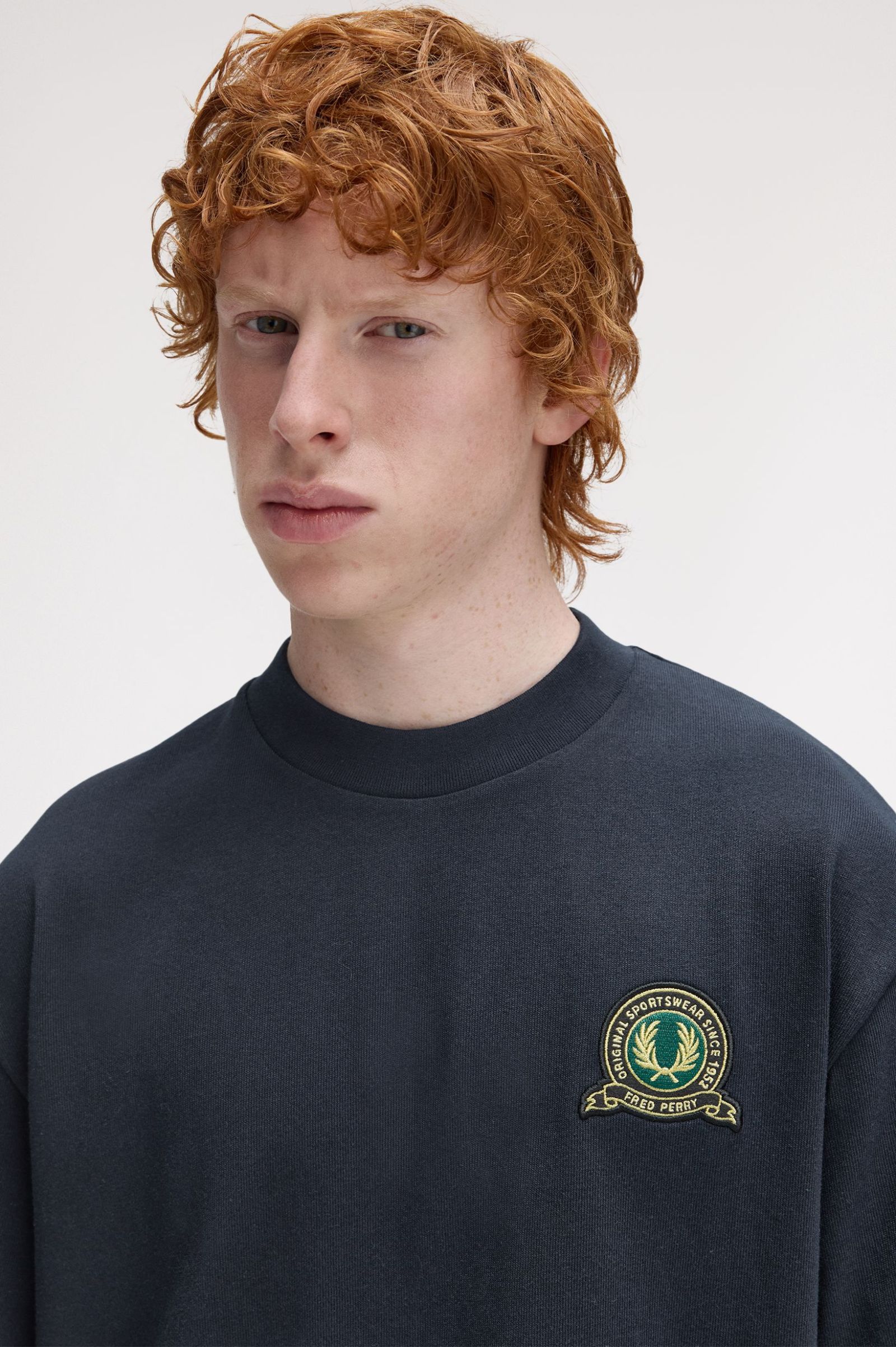 FRED PERRY T-shirt com emblema de ténis - CARISMAstore