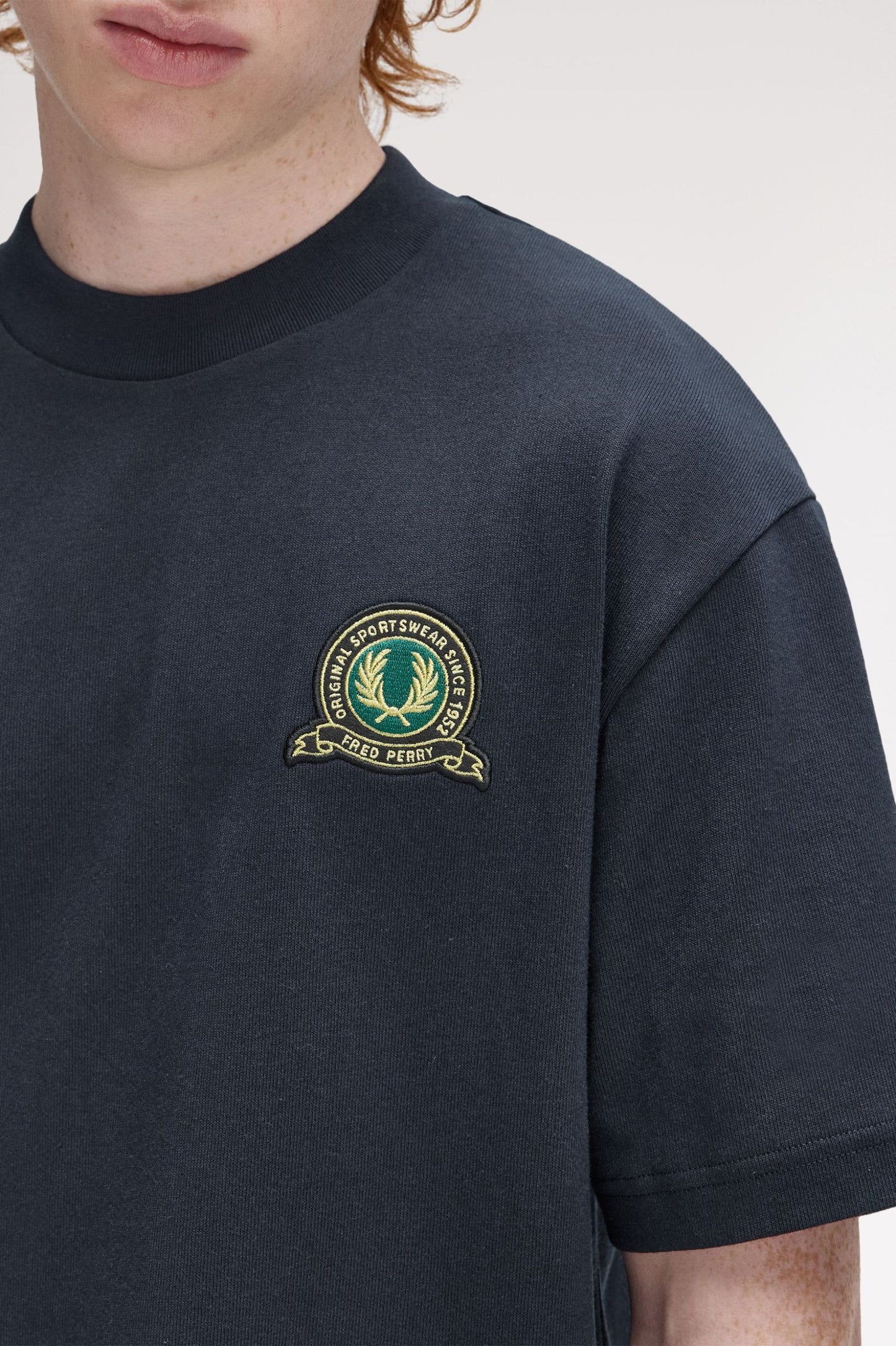 FRED PERRY T-shirt com emblema de ténis - CARISMAstore