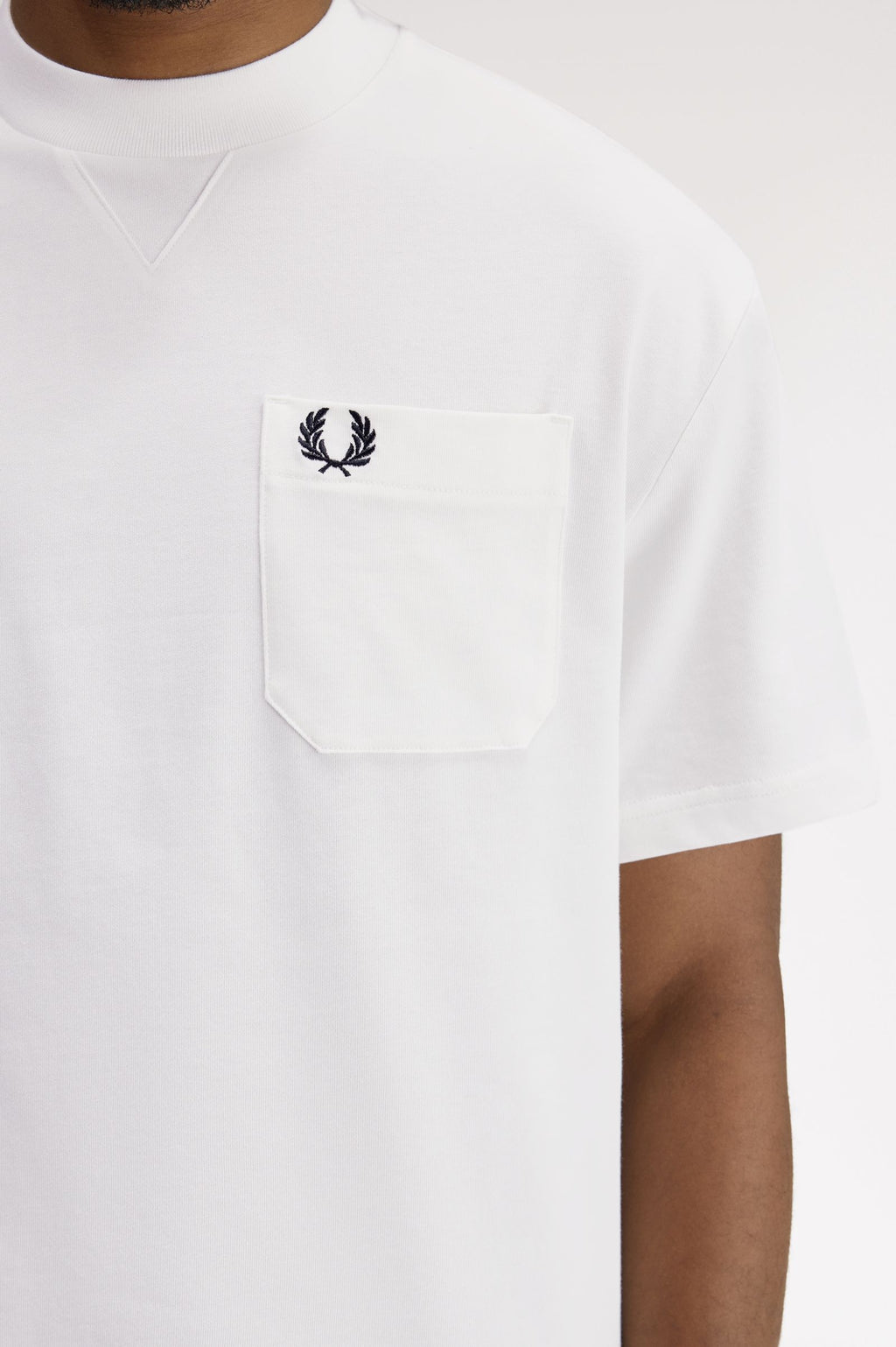 FRED PERRY T-shirt com detalhe no bolso