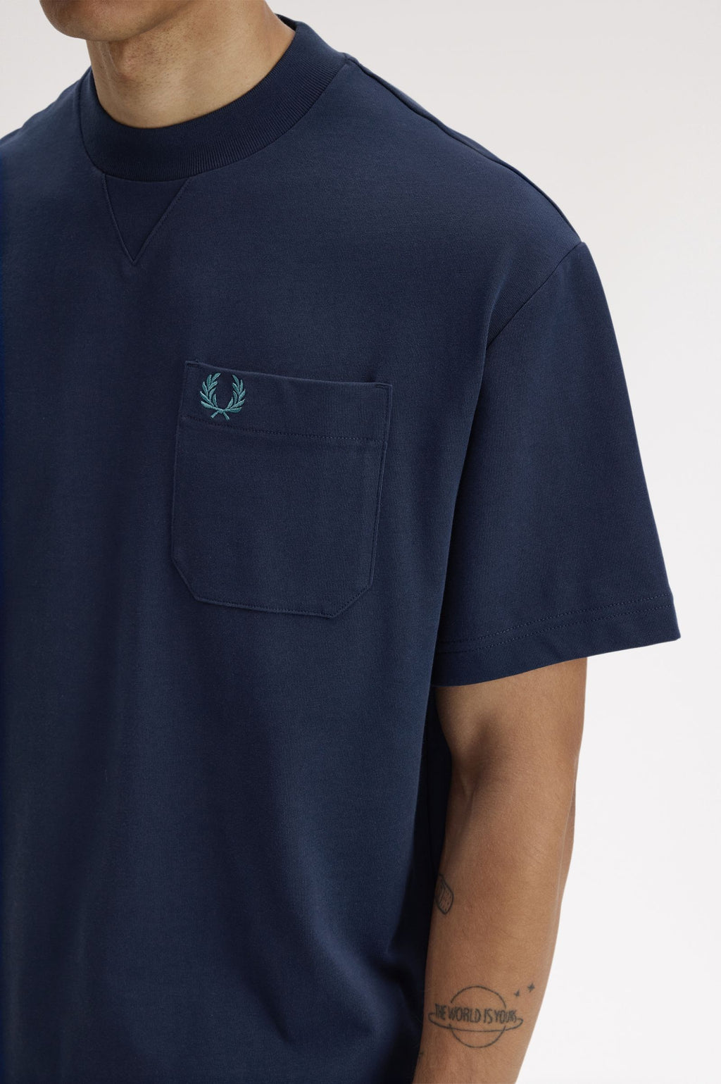 FRED PERRY T-shirt com detalhe no bolso
