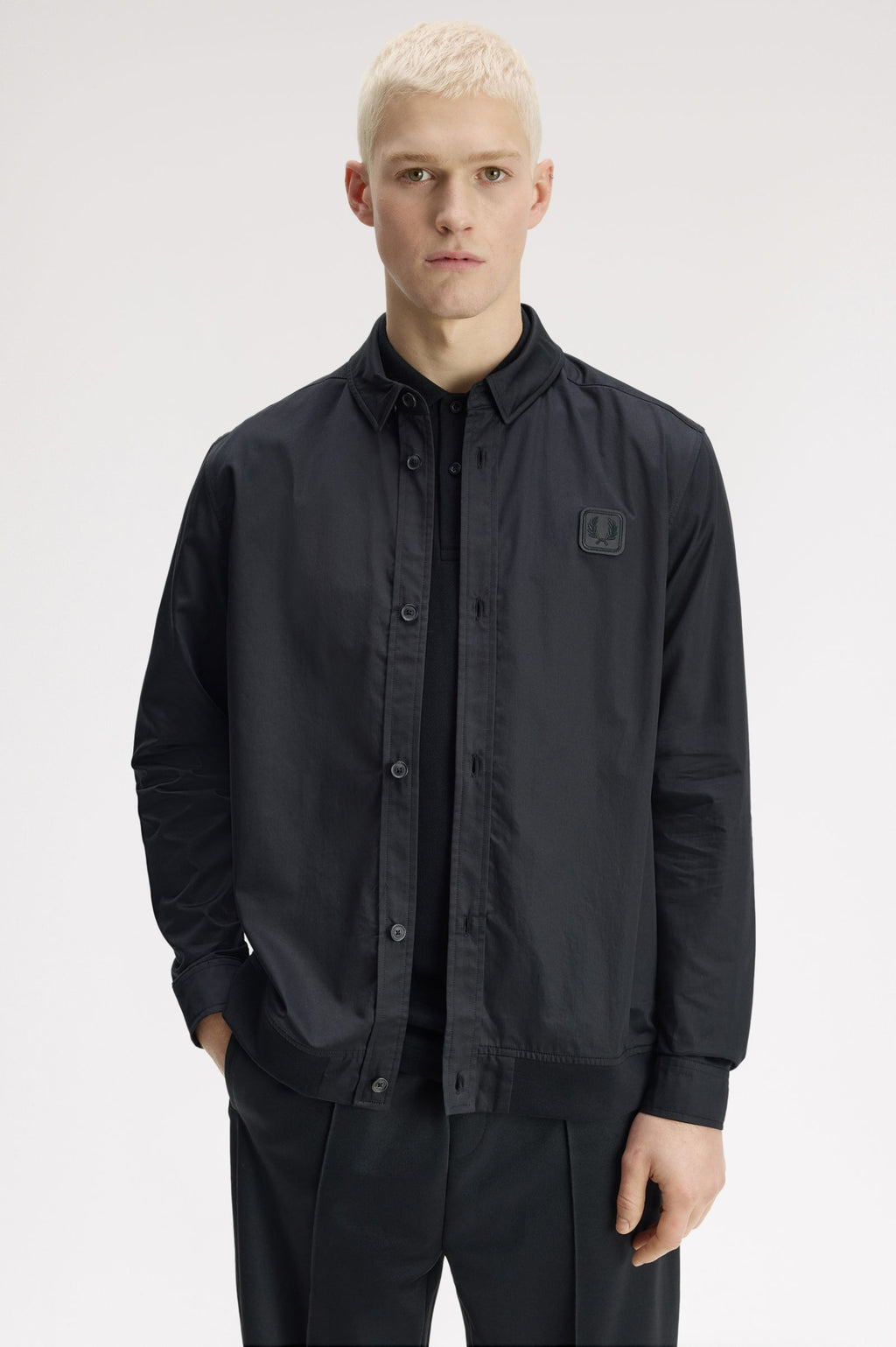 FRED PERRY Camisa com bainha canelada com aplicação em pele