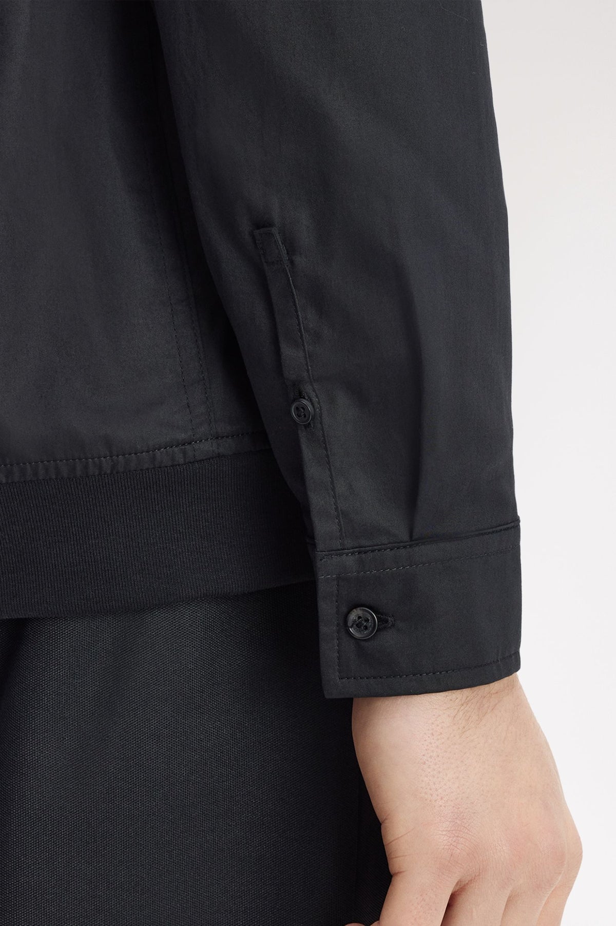 FRED PERRY Camisa com bainha canelada com aplicação em pele
