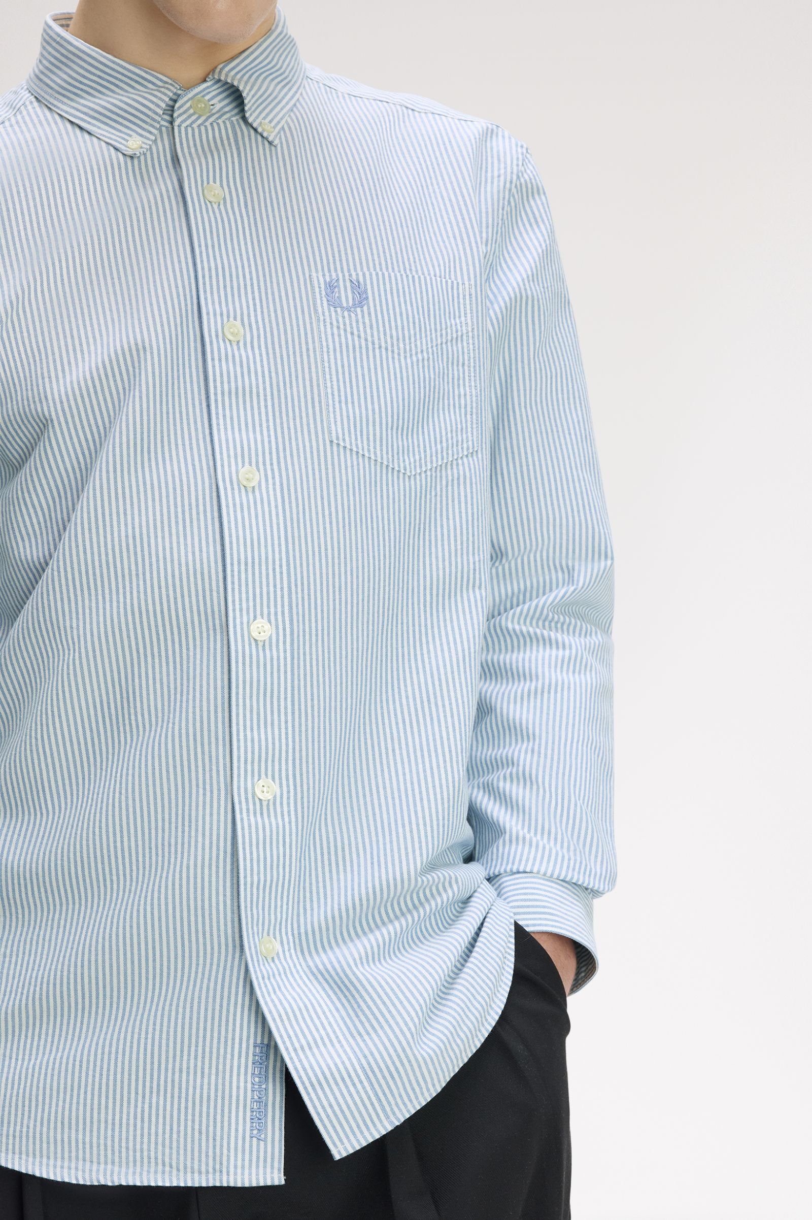 FRED PERRY Camisa oxford listrada e descontraída