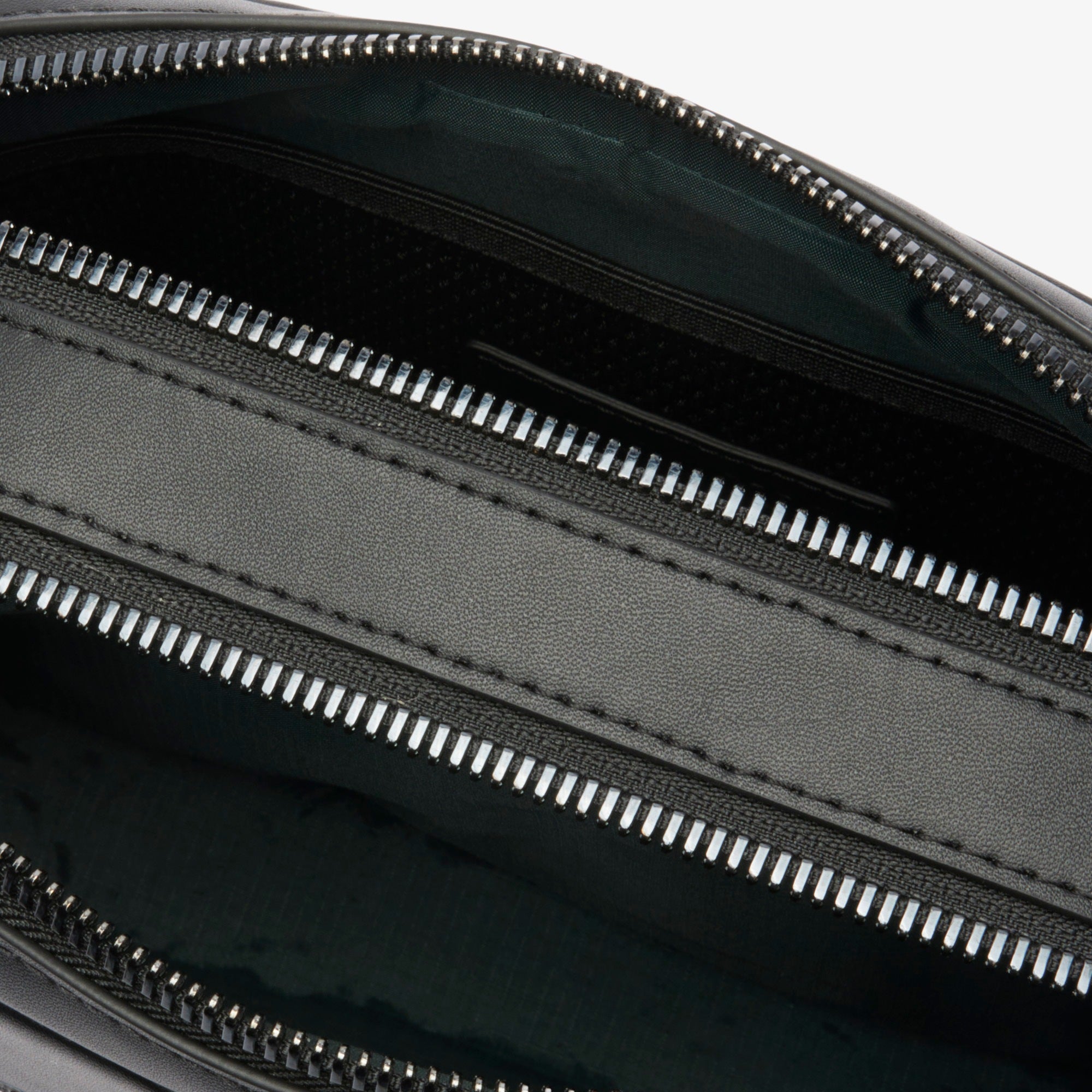 LACOSTE Clutch nomogramme de pele