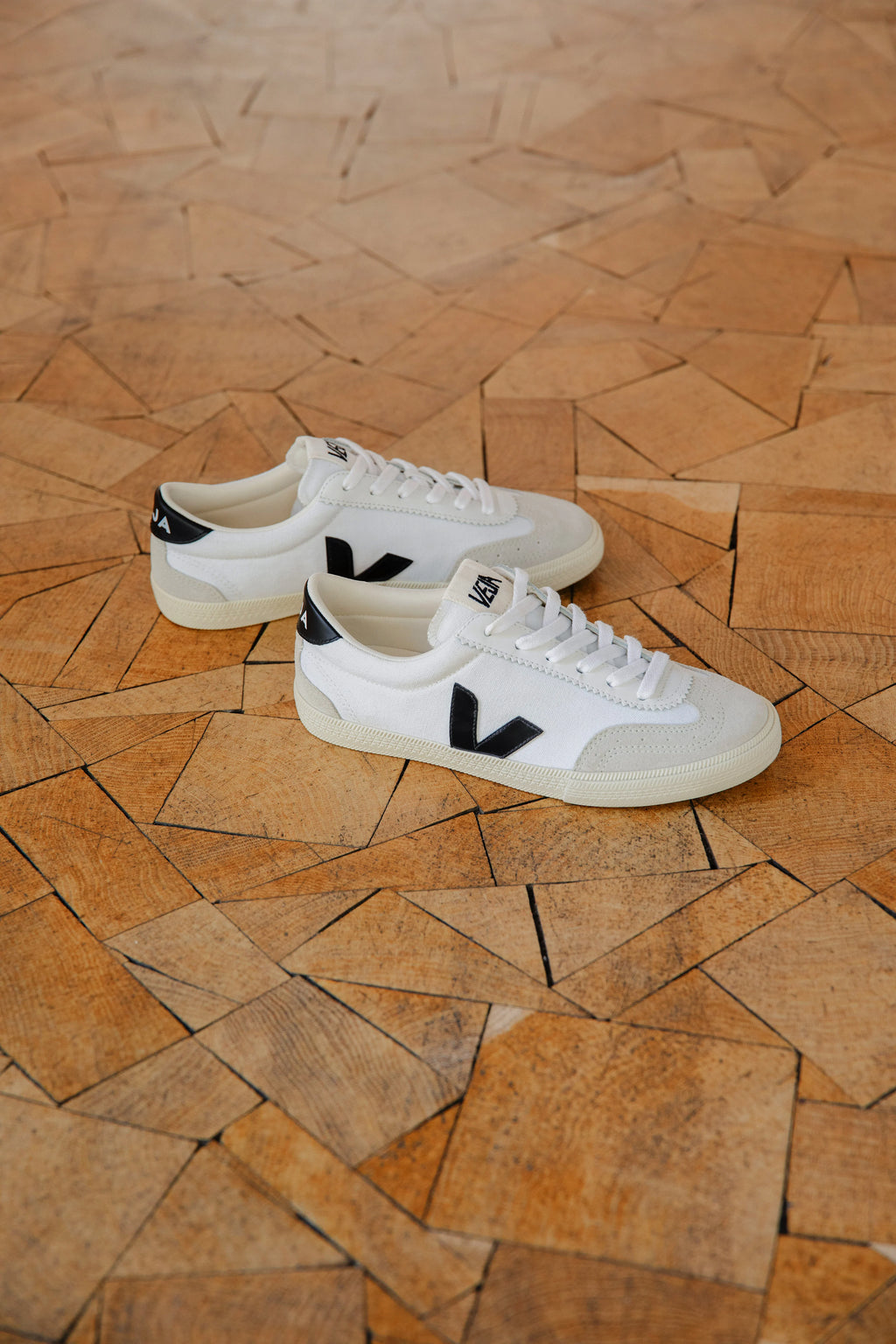 VEJA Sapatilhas volley canvas white black