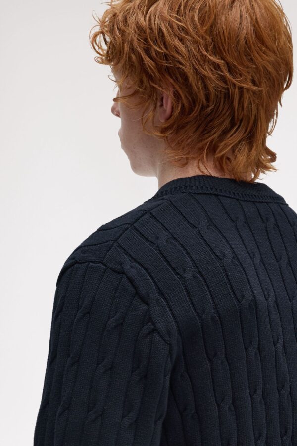 FRED PERRY Camisola em malha entrançada com emblema de ténis - Image 5
